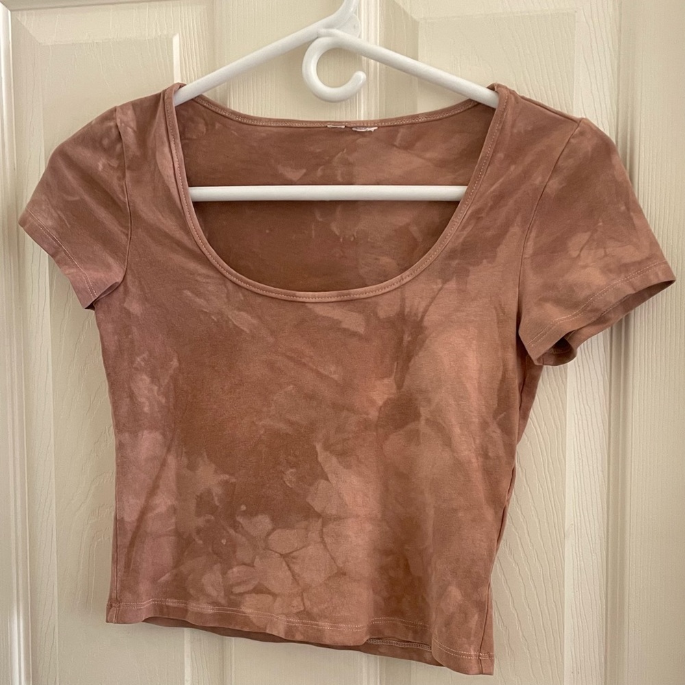 BRANDY MELVILLE SCOOP NECK BROWN TIE DYE SHORT SLEEVE TOP